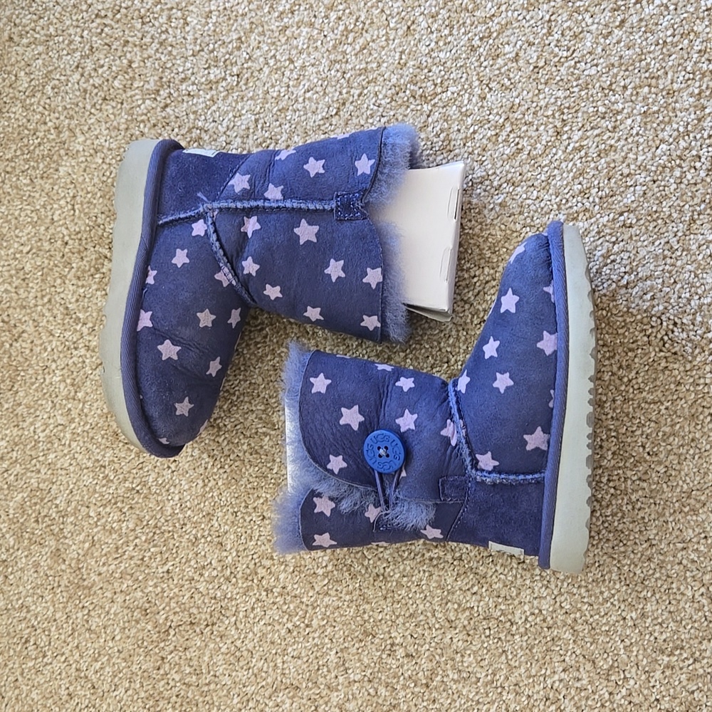 Size 8 kids UGG boots with stars